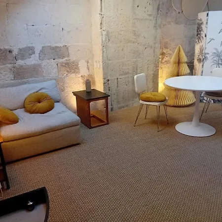 Apartman Tiny, Bright Architect-designed Loft, King Size *