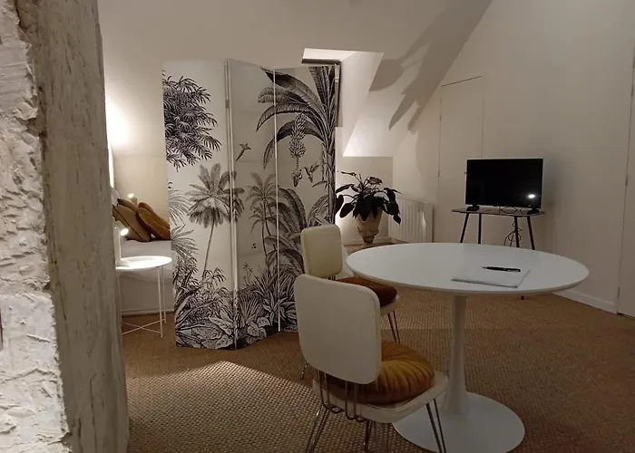 Tiny, Bright Architect-designed Loft, King Size Apartment *