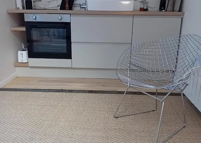 Tiny, Bright Architect-designed Loft, King Size