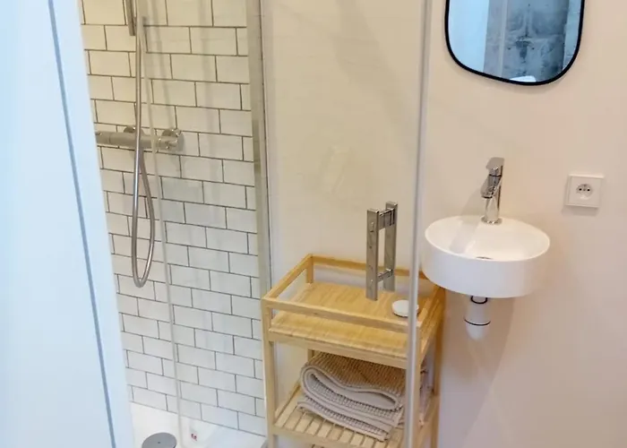 Tiny, Bright Architect-designed Loft, King Size Saumur