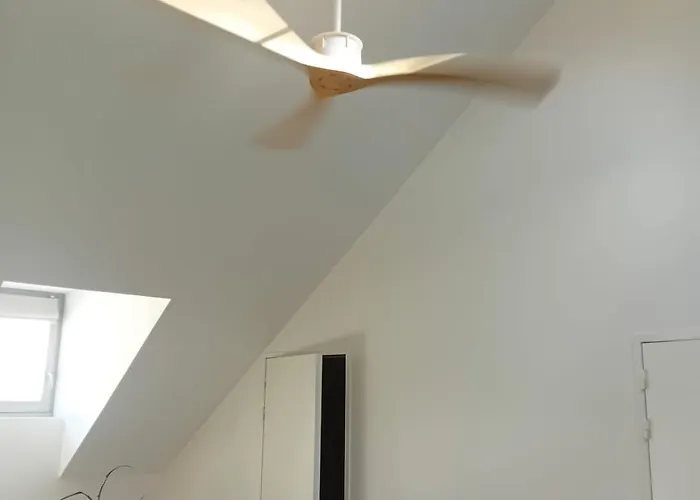 Apartman Tiny, Bright Architect-designed Loft, King Size Saumur